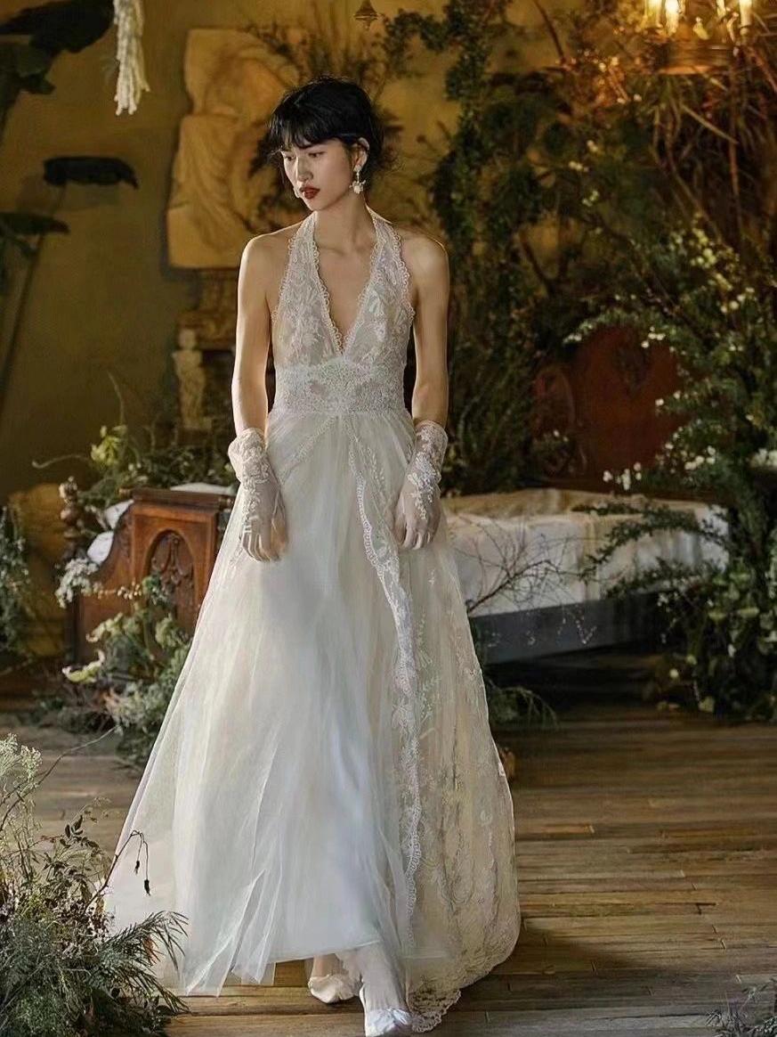 Photography Young - Elegant Lace Bridal Gown with Veil