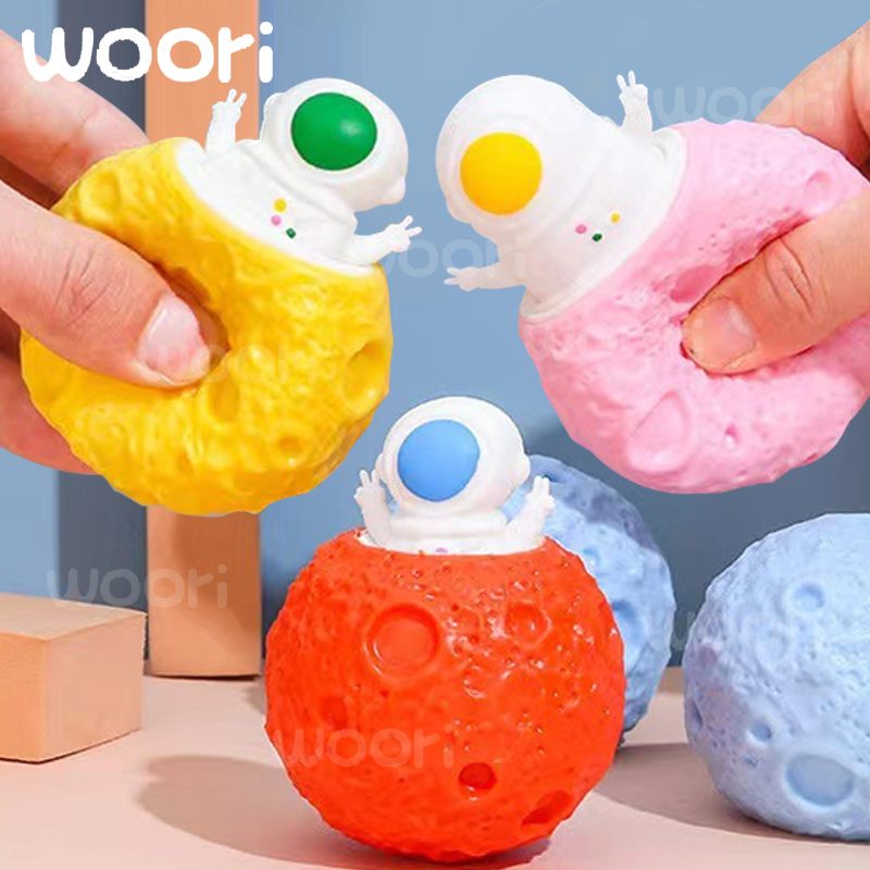 Squeeze Astronauts Planet TPR  – Photography Jokes Bewertung und Preis