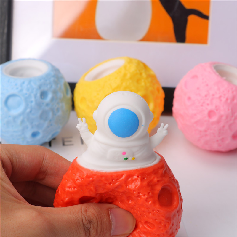 Squeeze Astronauts Planet TPR  – Photography Jokes Bewertung und Preis