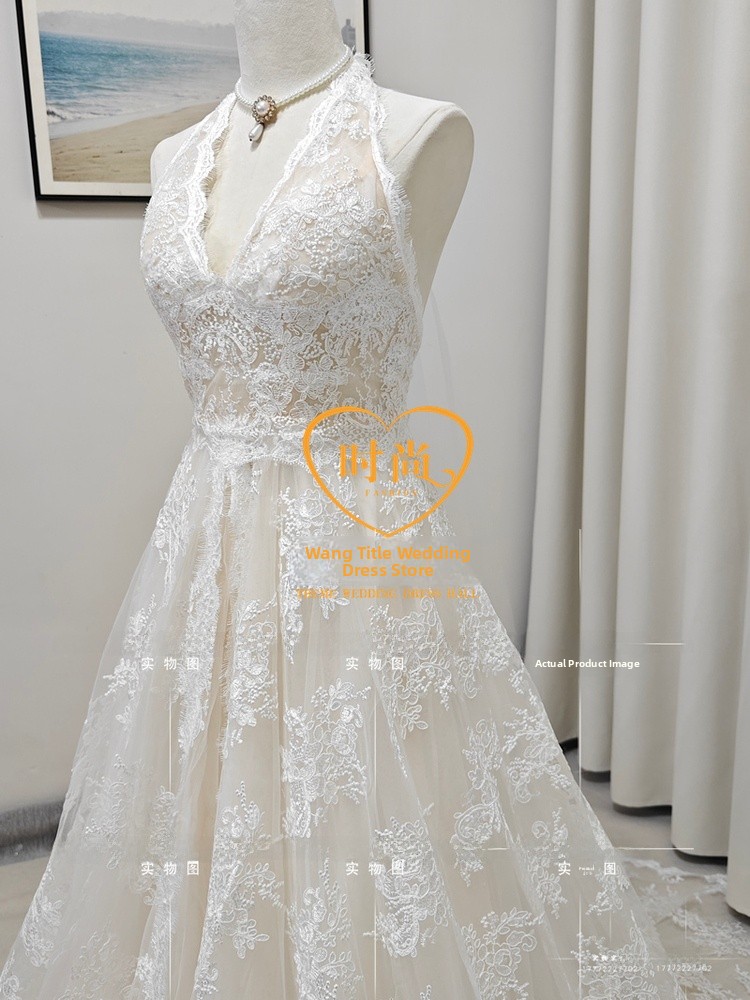 Elegant Lace Bridal Gown with  – Photography Young Bewertung und Preis