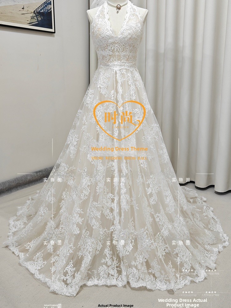 Elegant Lace Bridal Gown with  – Photography Young Bewertung und Preis