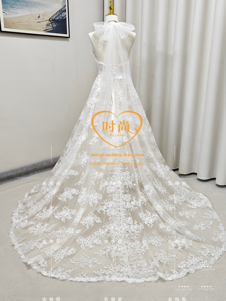 Elegant Lace Bridal Gown with  – Photography Young Bewertung und Preis